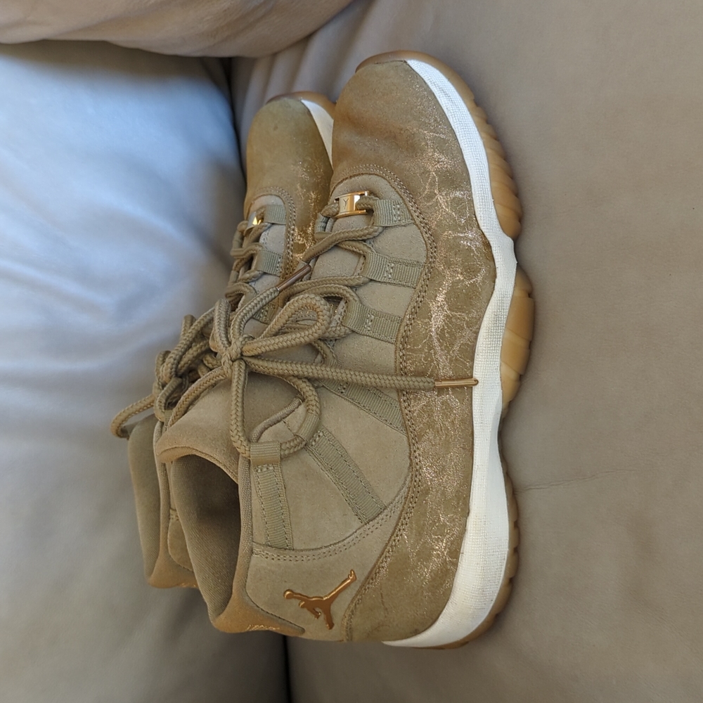 Jordan 11 heiress gold size 9.5 women